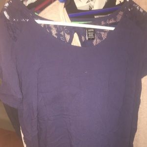 Torrid Sz 2 short sleeve blouse with keyhole back